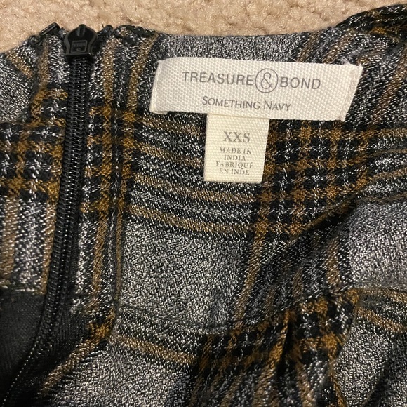 Something Navy tie sleeve plaid top - Picture 6 of 6